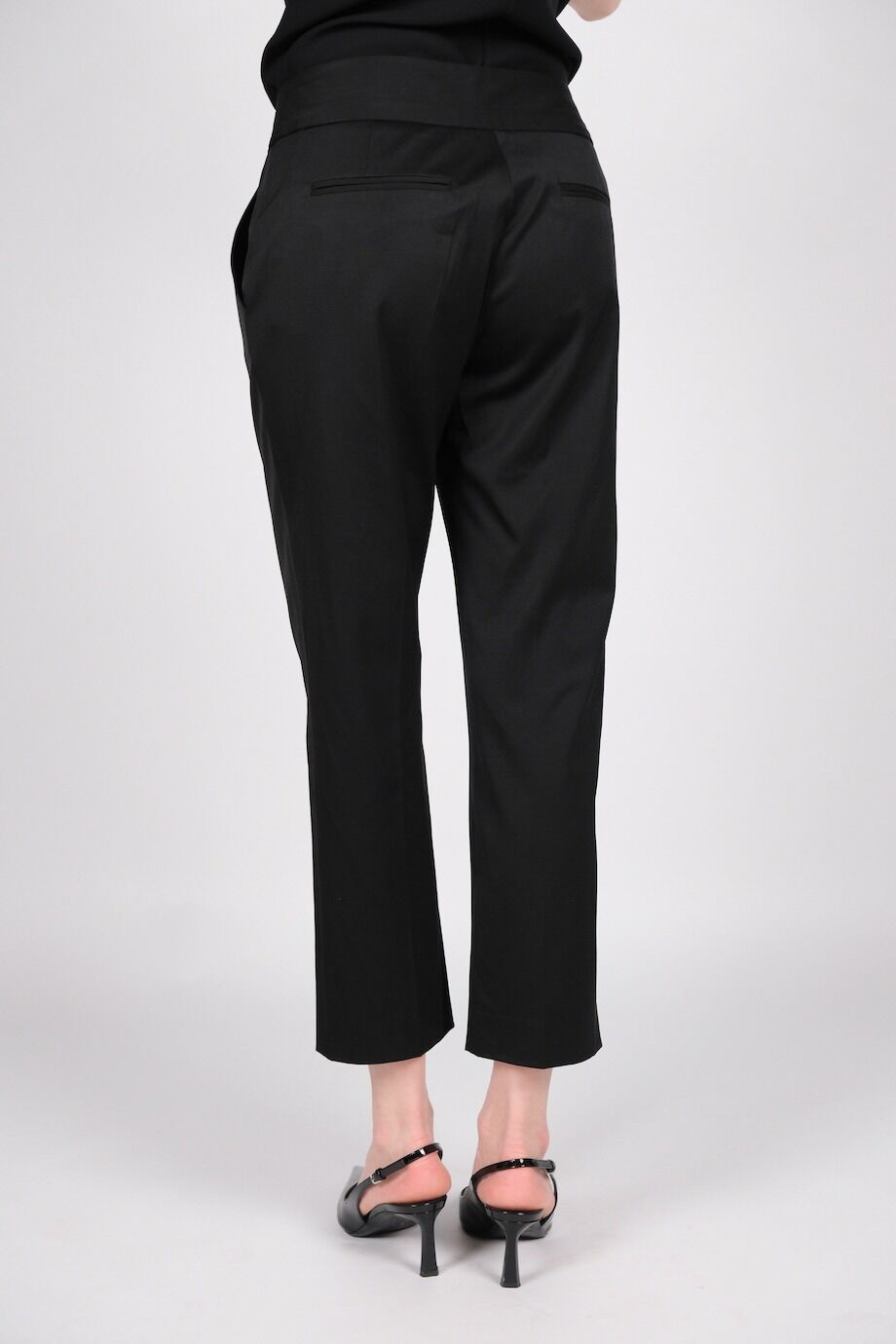 image 4 Укороченные брюки черного цвета с широким поясом