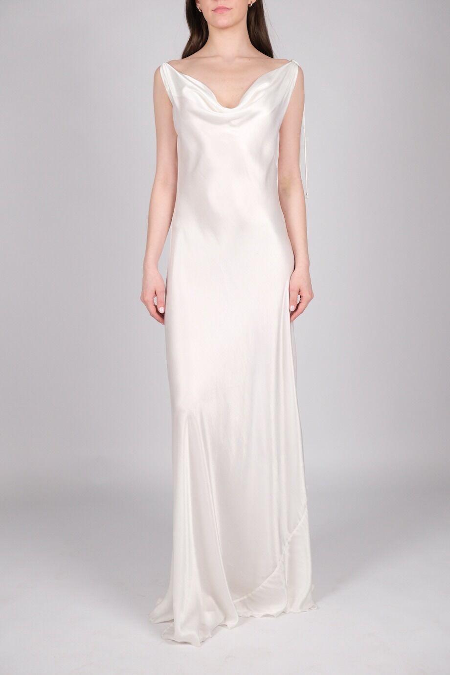 image 1 Платье в пол белого цвета с цепочкой