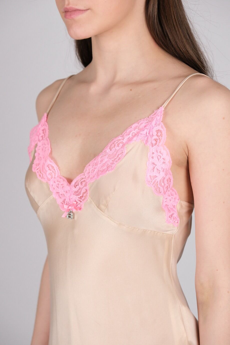 image 4 Шелковая сорочка бежевого цвета с розовым кружевом