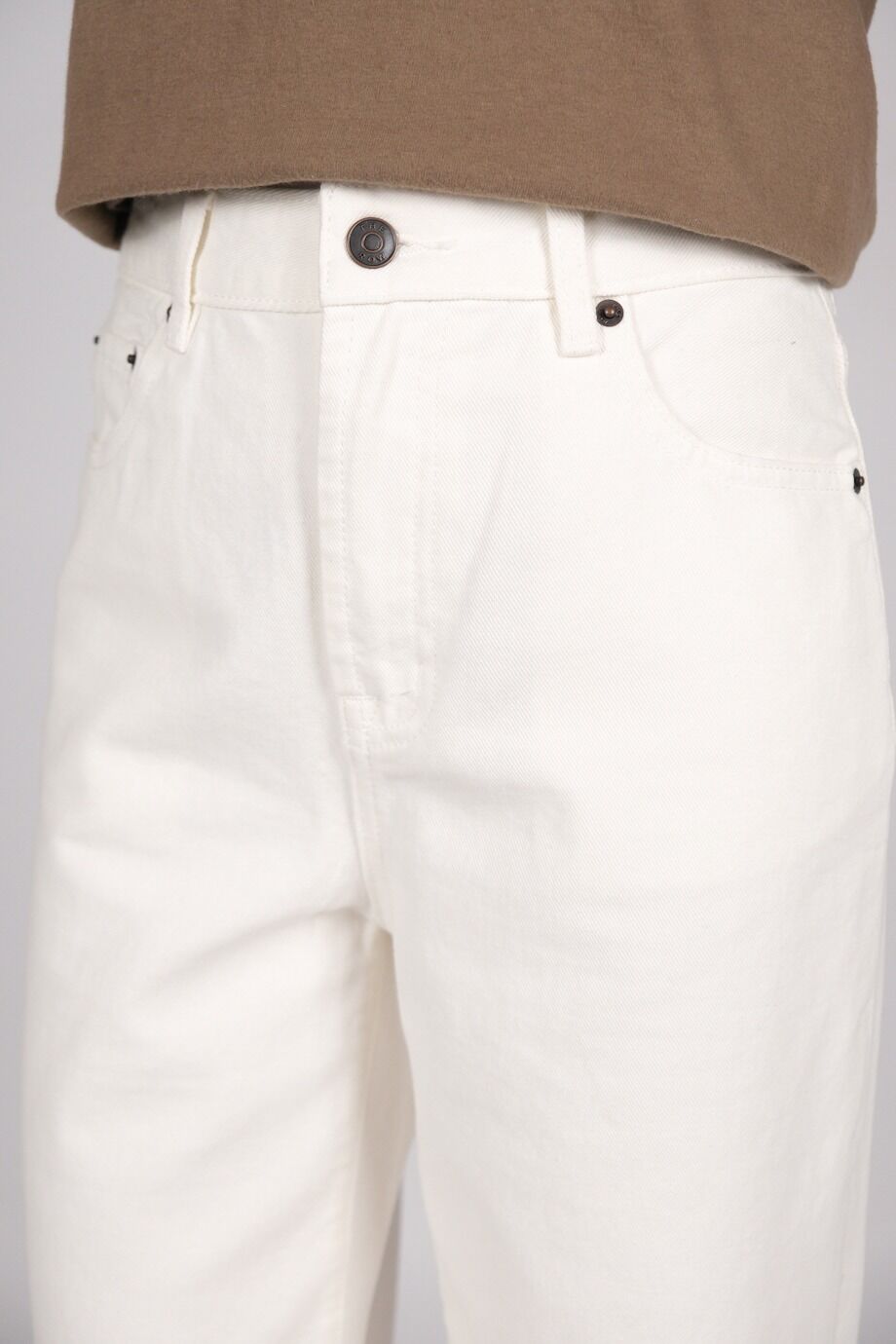 image 5 Джинсы белого цвета широкого кроя