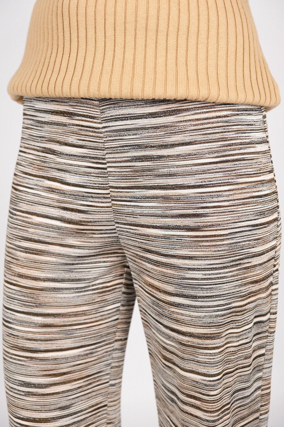 image 5 Брюки бежевого цвета в полоску