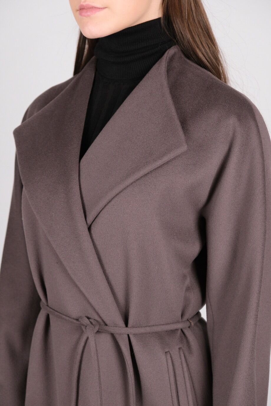 image 4 Пальто цвета мокко с поясом