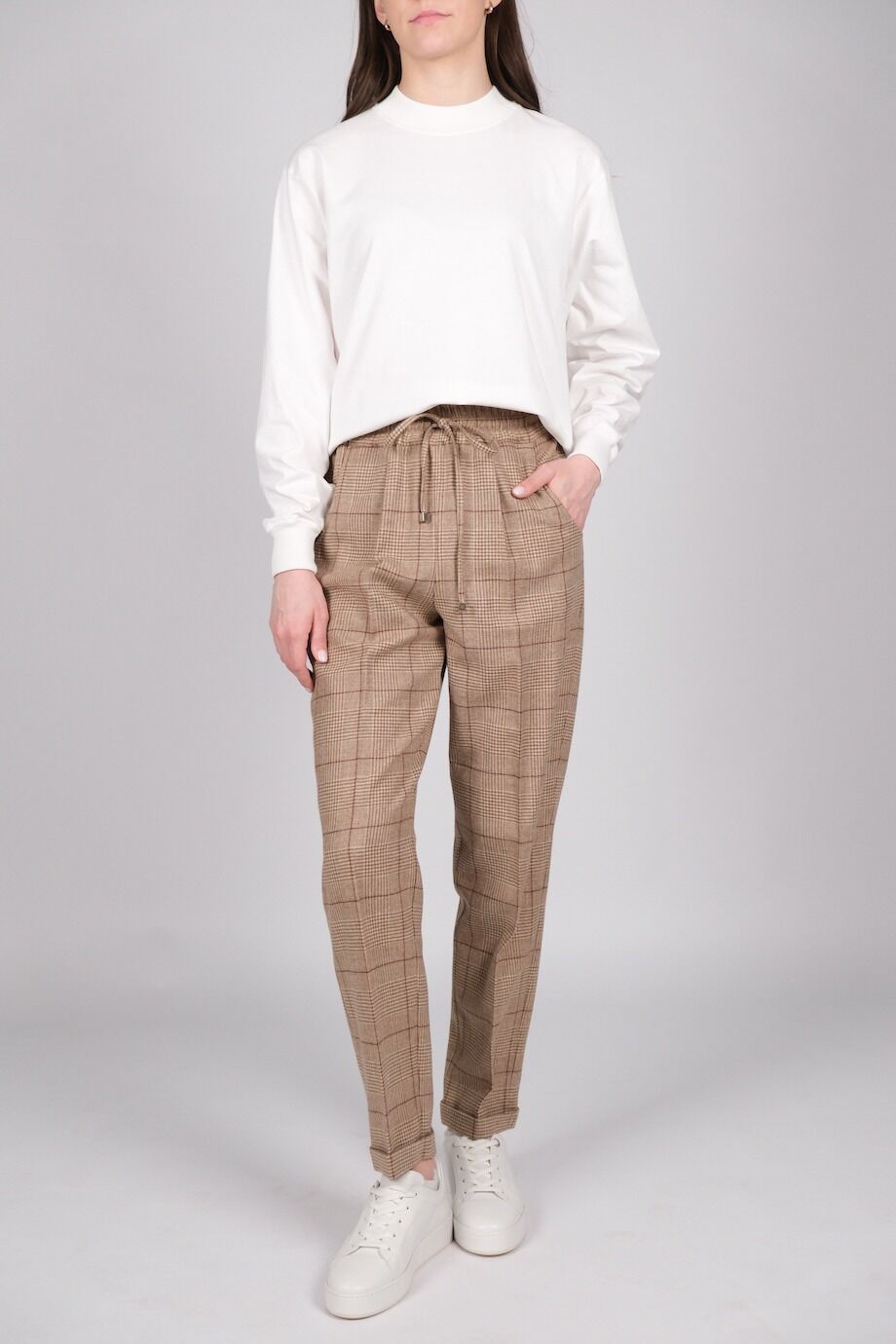 image 1 Брюки в клеточку коричневого цвета