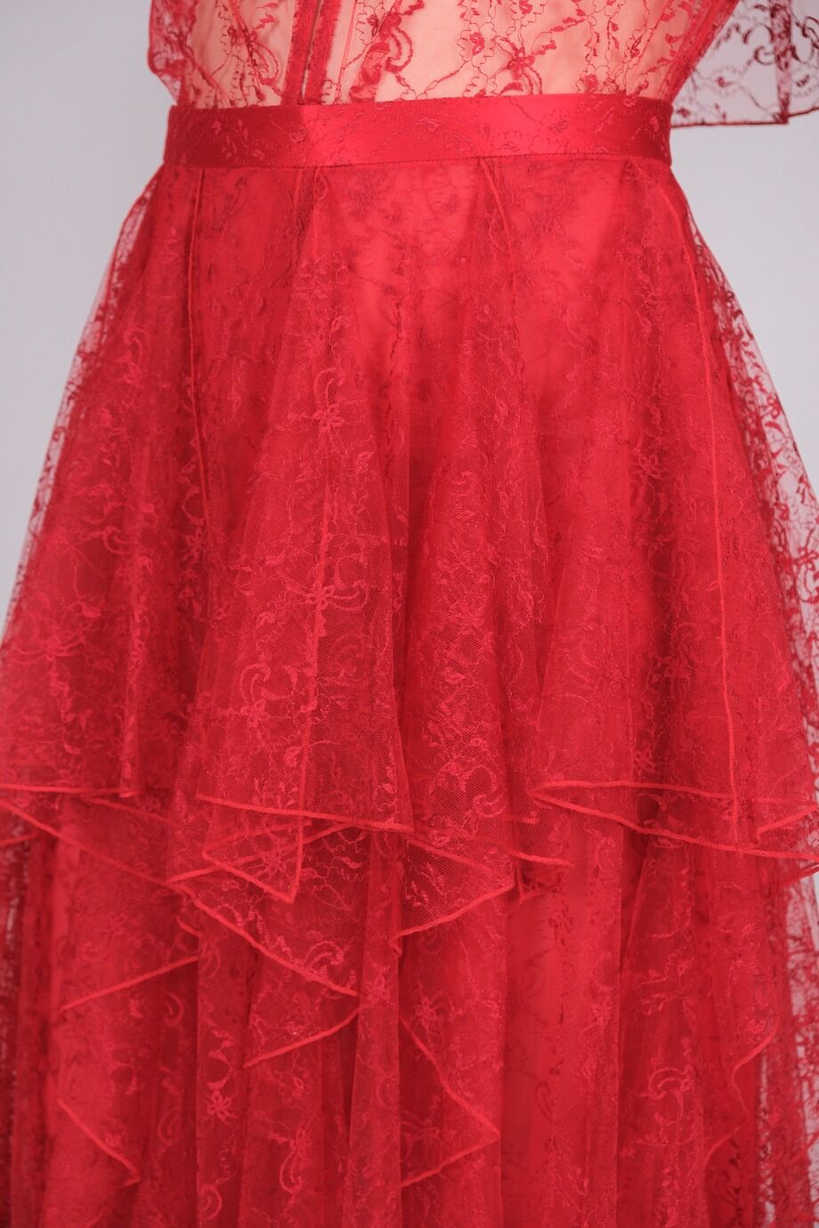 image 5 Кружевной костюм красного цвета с юбкой