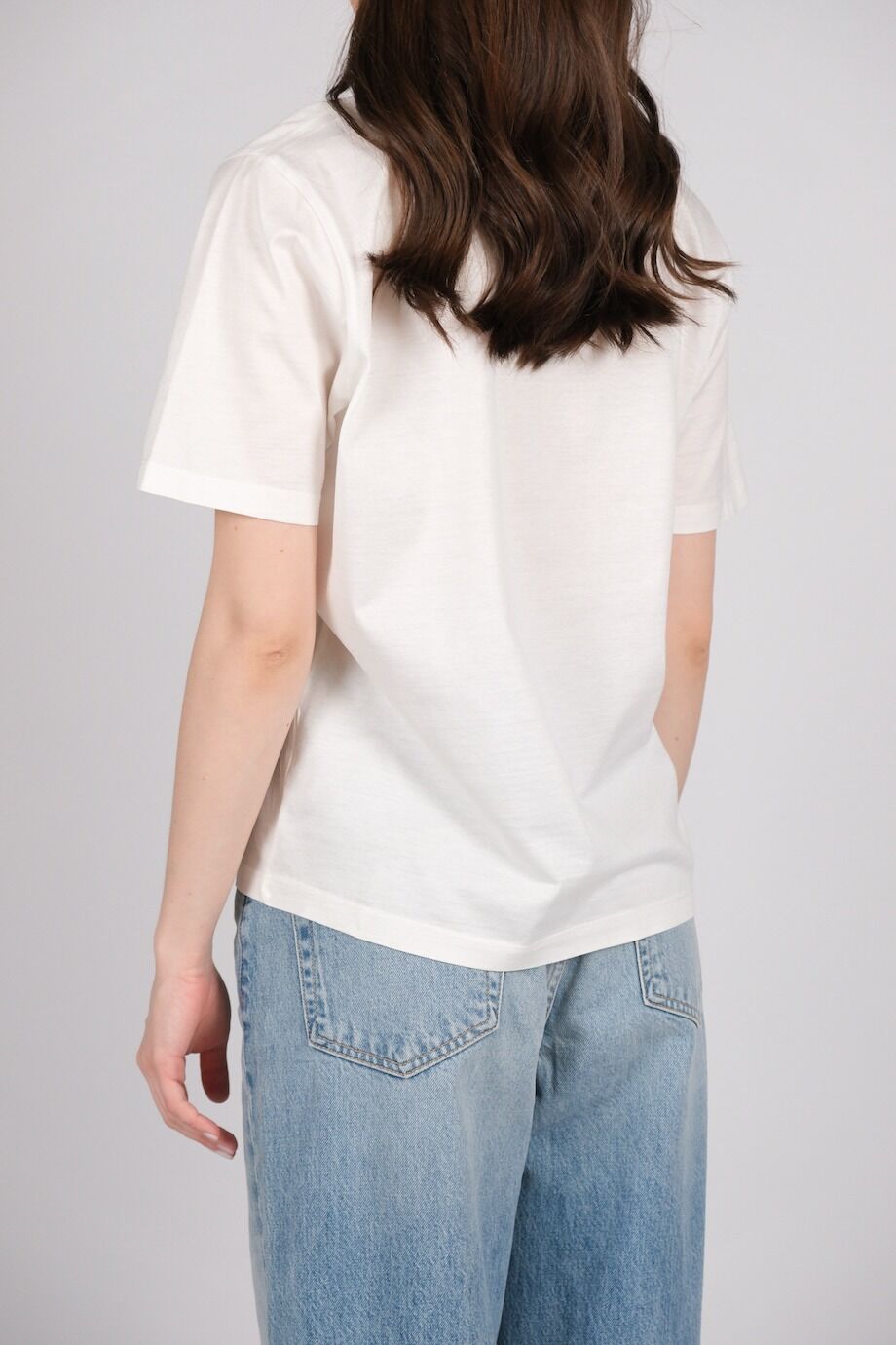 image 3 Футболка белого цвета с надписью на груди