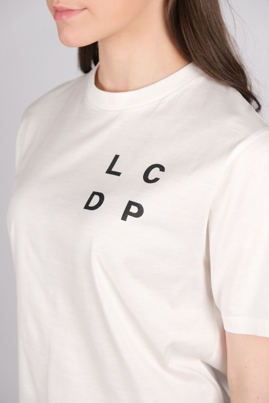 image 4 Футболка белого цвета с надписью на груди