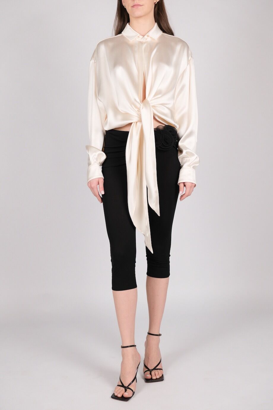 image 1 Шелковая блуза кремового цвета с завязками