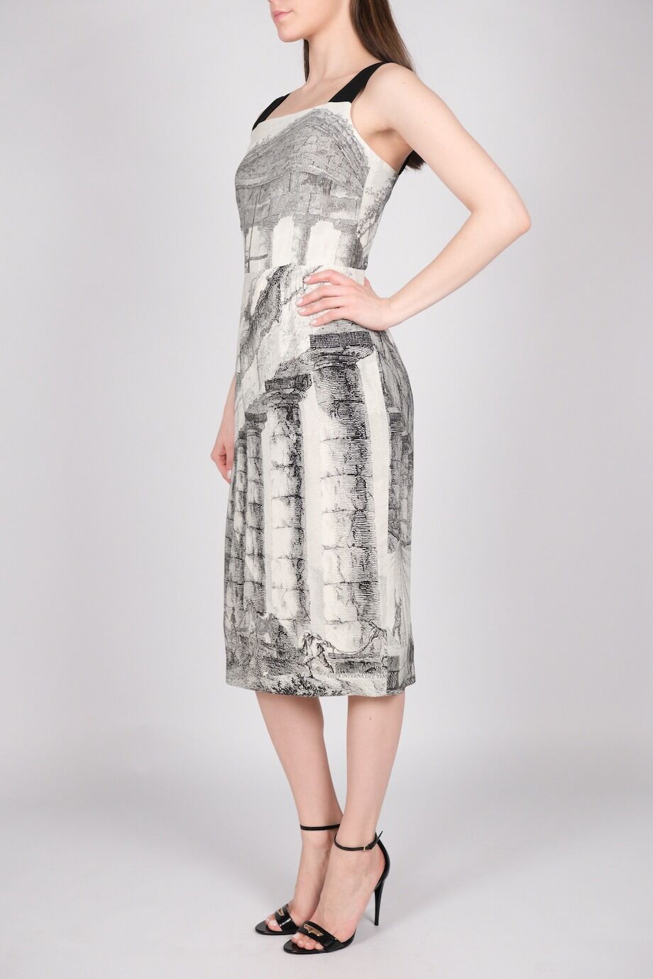 image 2 Шелковое платье белого цвета с графикой