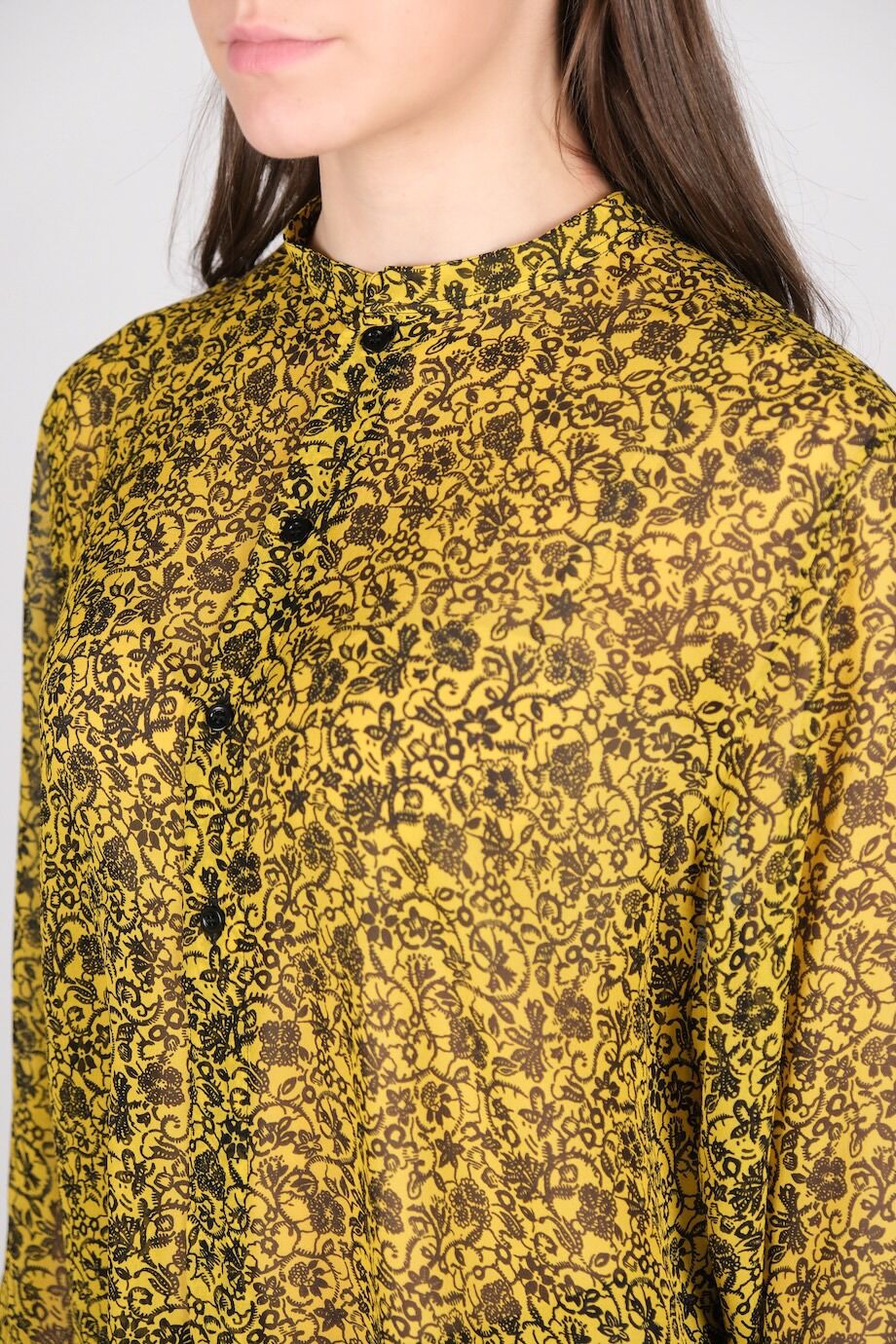 image 4 Шелковая блуза желтого цвета в черный цветочный принт