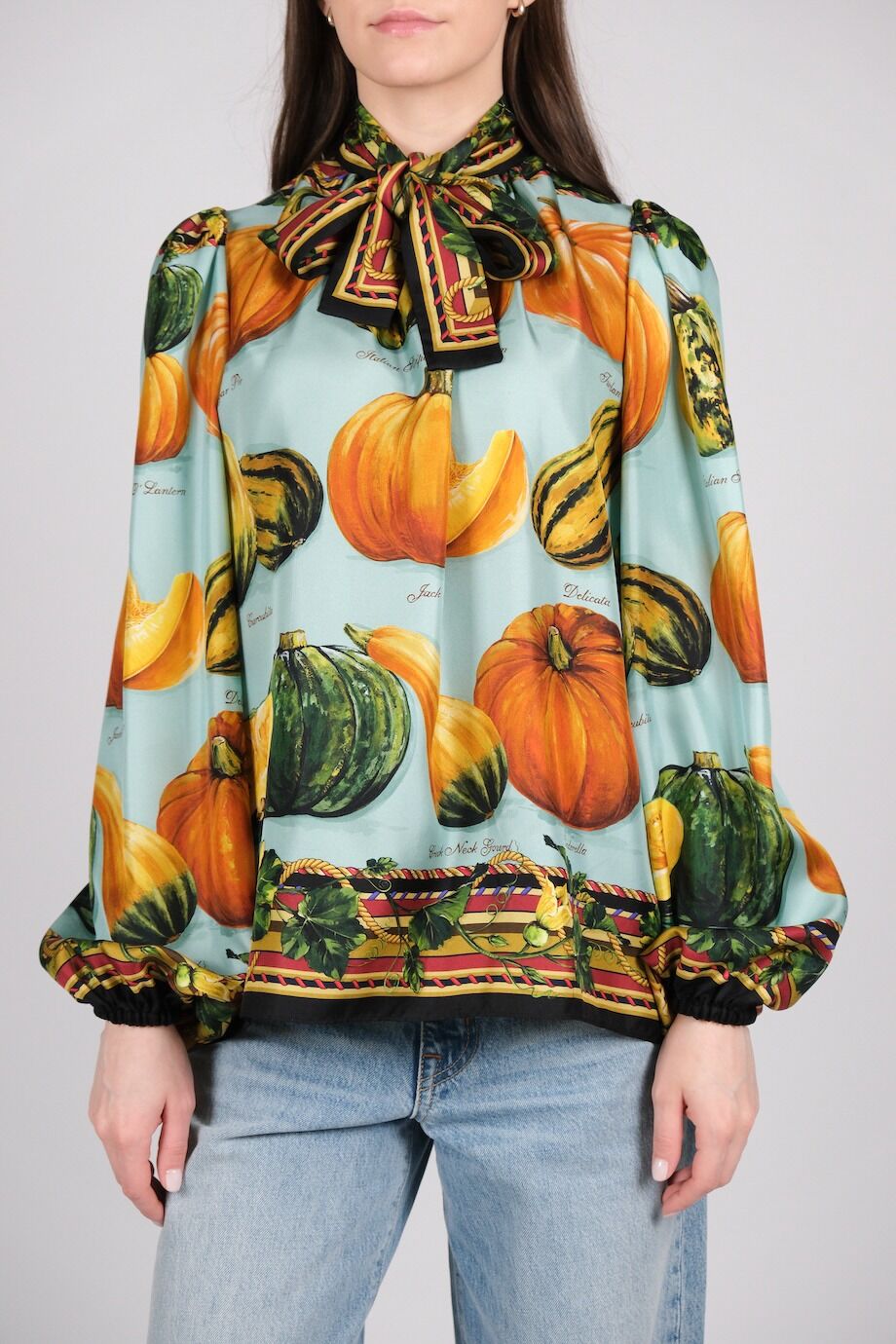 image 1 Шёлковая блуза голубого цвета с принтом