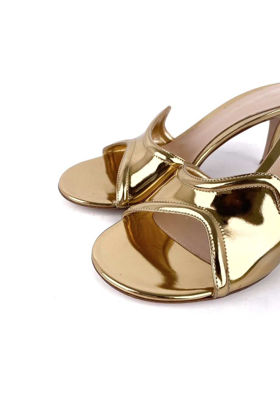 image 3 Мюли лакированные золотого цвета