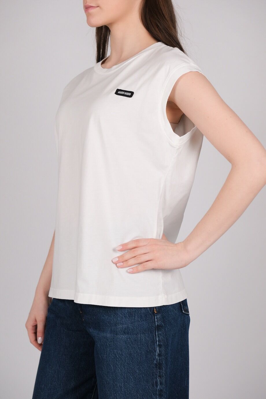 image 2 Футболка белого цвета с нашивкой-лого