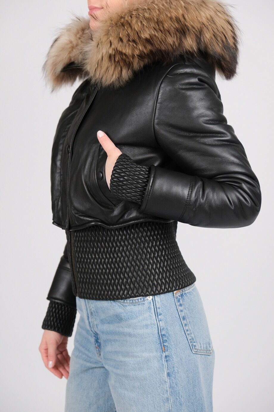 image 2 Кожаная куртка черного цвета с инкрустрацией на спине
