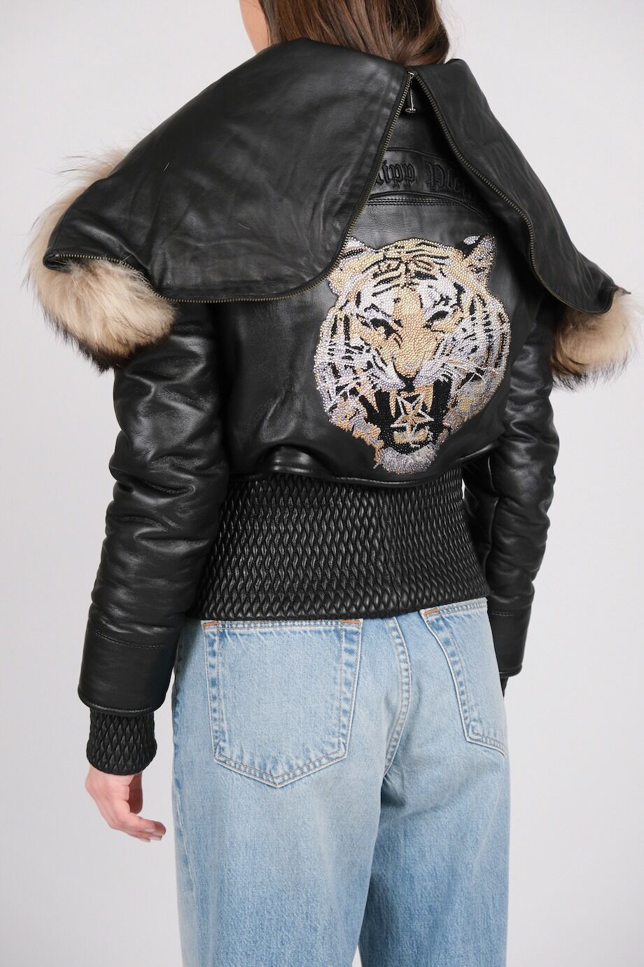 image 4 Кожаная куртка черного цвета с инкрустрацией на спине