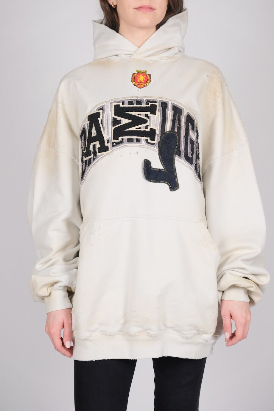 image 2 Худи белого цвета с вышивкой на груди