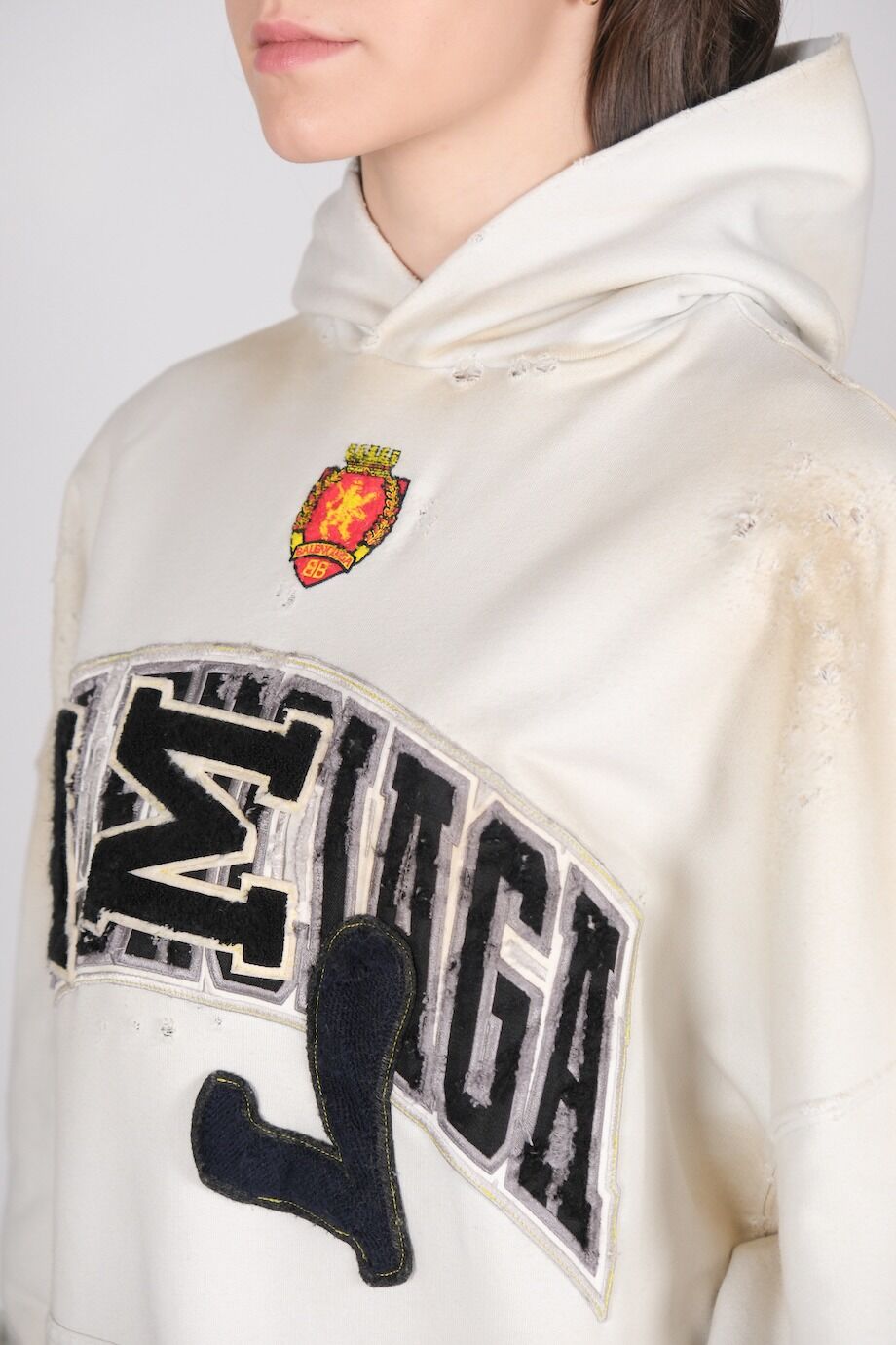 image 5 Худи белого цвета с вышивкой на груди