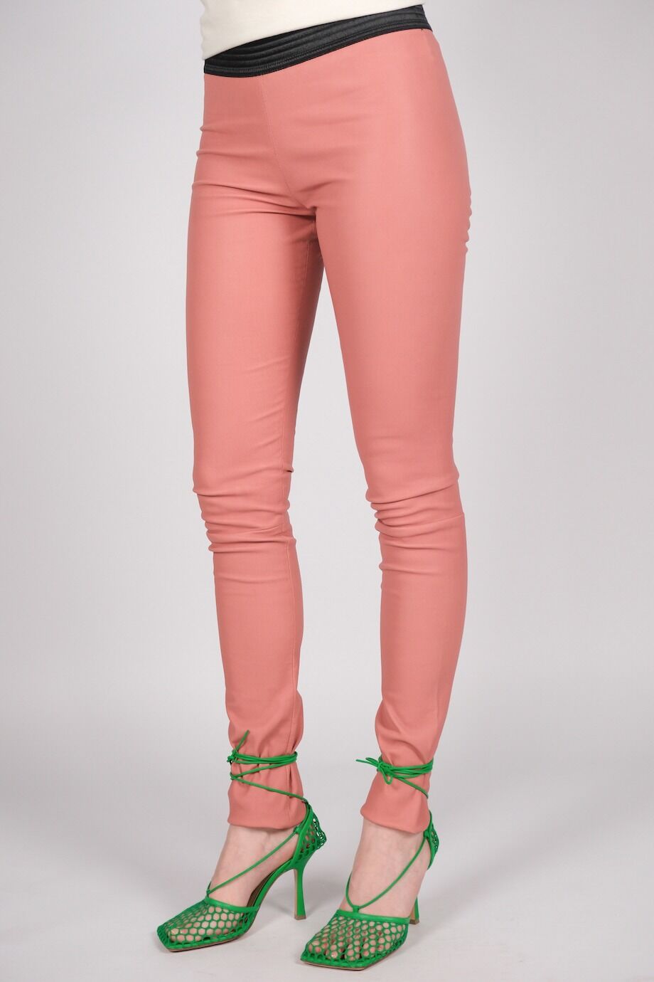 image 3 Кожаные леггинсы персикового цвета