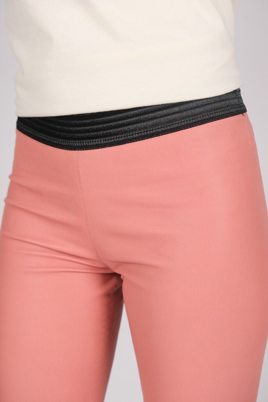 image 4 Кожаные леггинсы персикового цвета