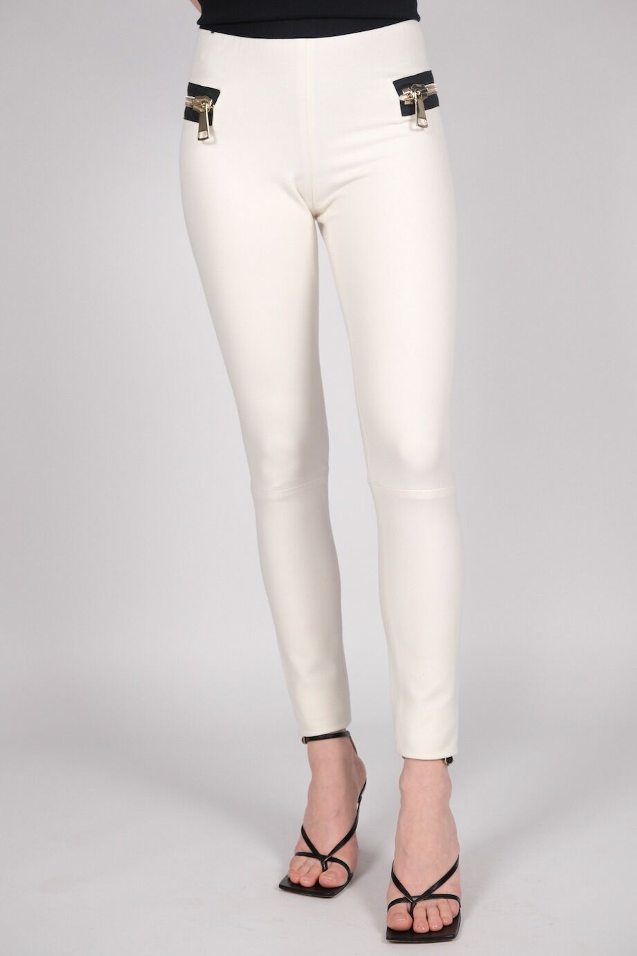 image 2 Леггинсы белого цвета с молниями на карманах