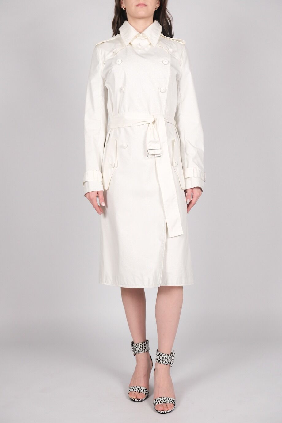 image 3 Плащ белого цвета