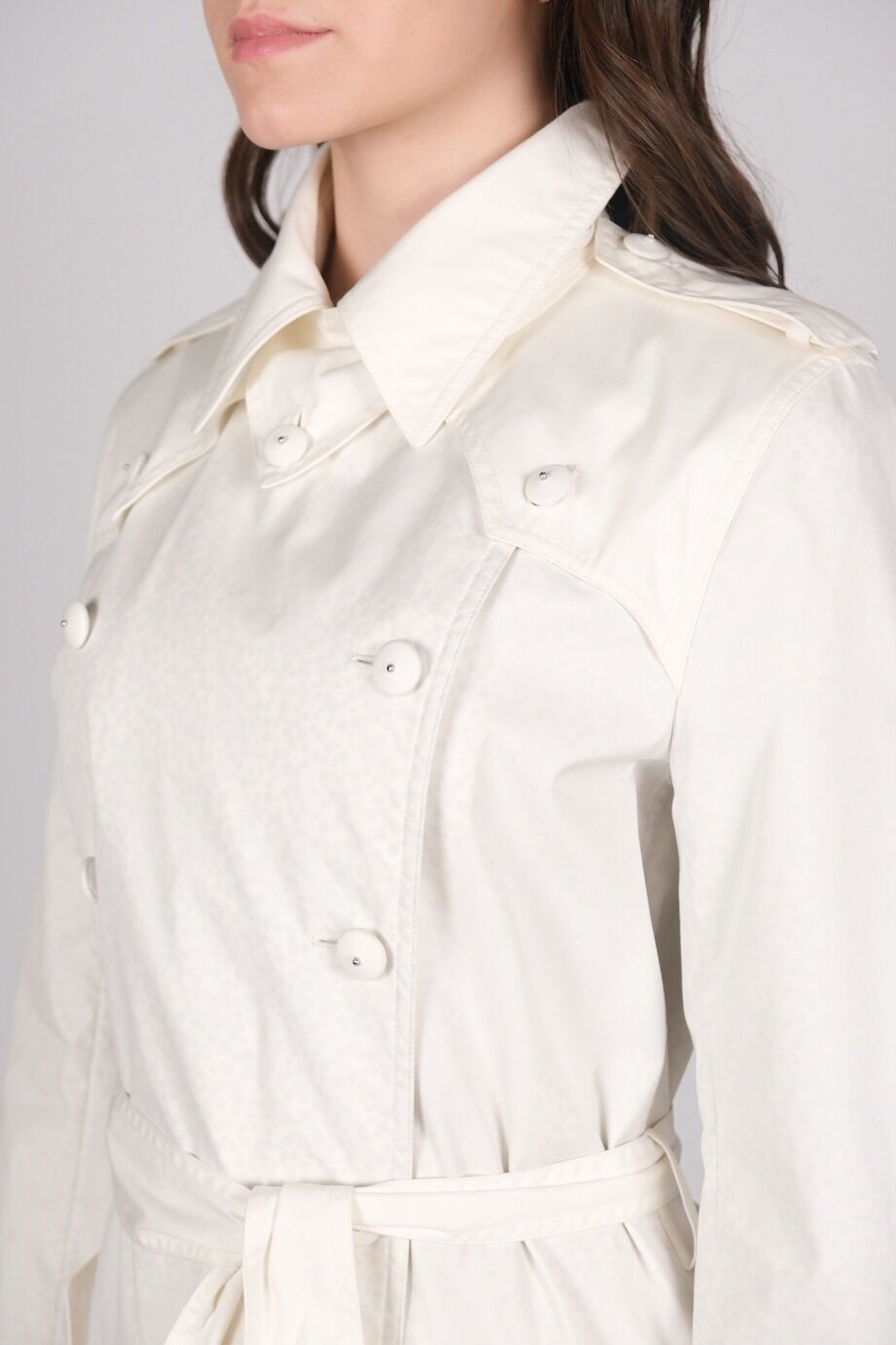 image 6 Плащ белого цвета