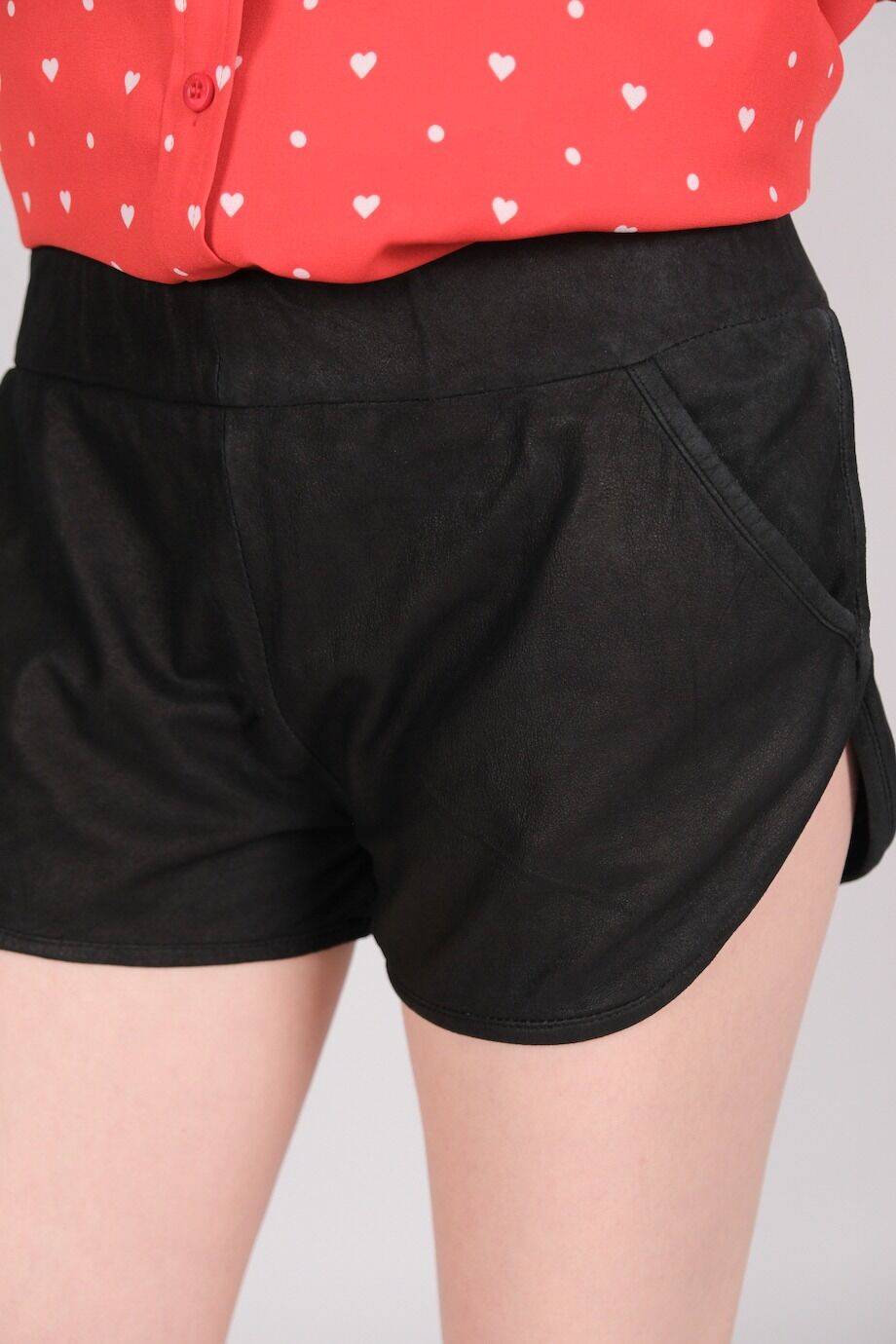 image 4 Кожаные шорты черного цвета