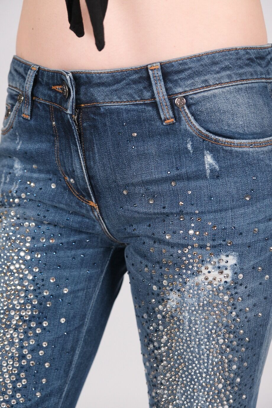 image 5 Джинсы с декором из страз