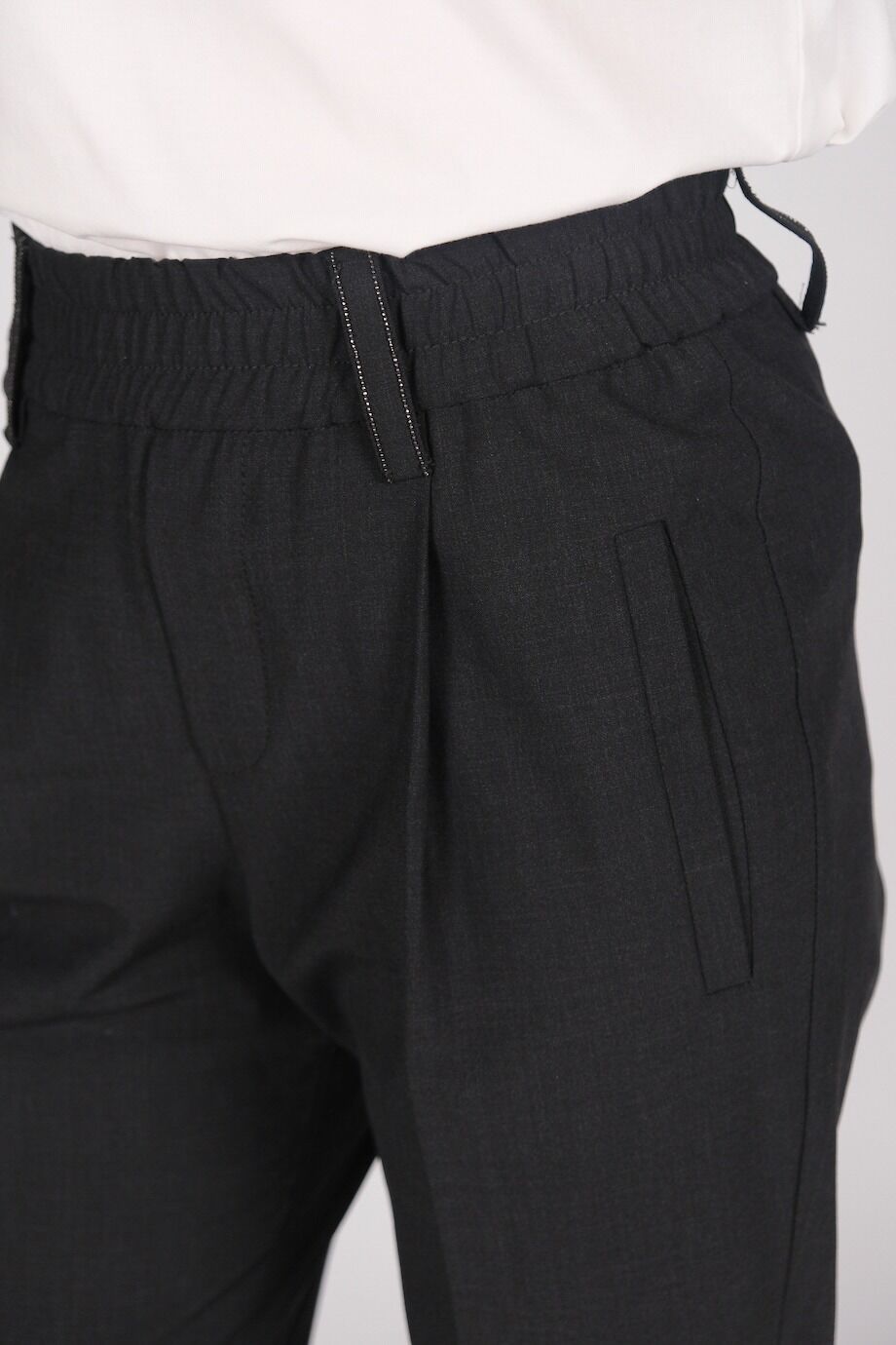 image 5 Брюки темно-серого цвета на поясе-резинке