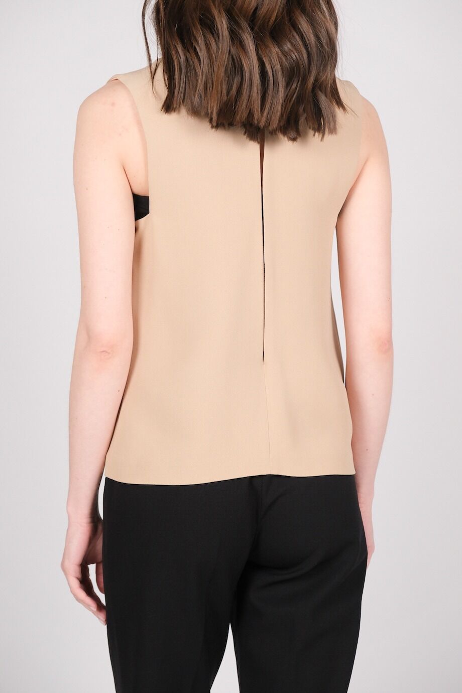 image 3 Топ бежевого цвета с металлическим декором