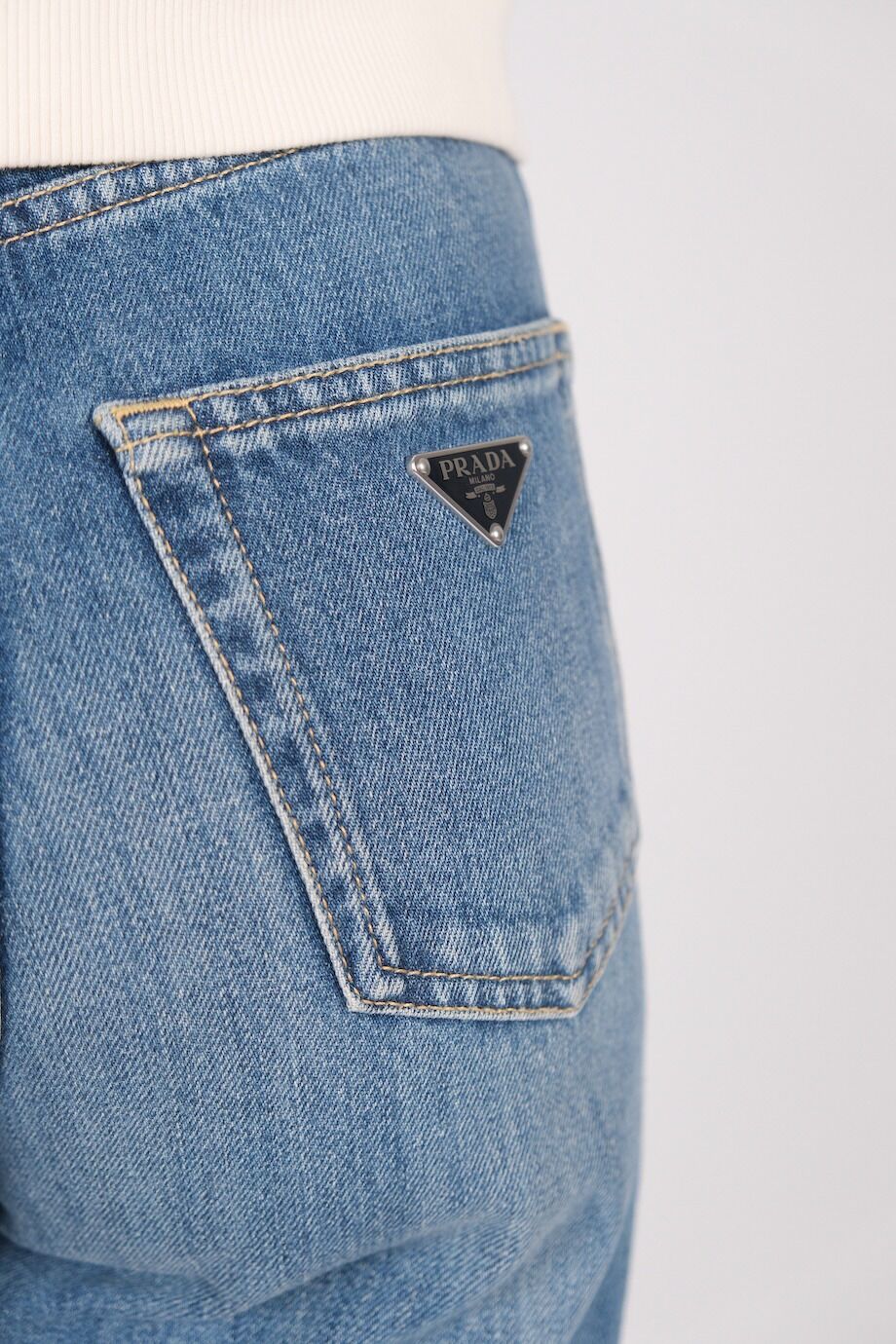 image 5 Джинсы прямого кроя синего цвета