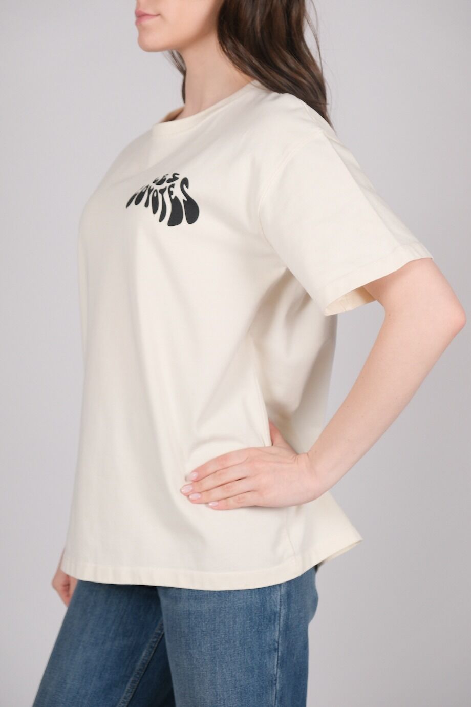 image 2 Футболка молочного цвета с надписями