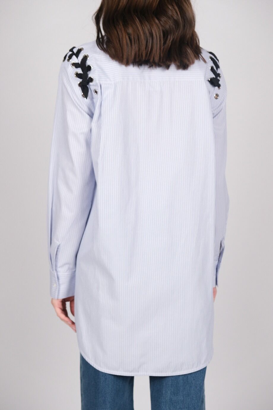 image 3 Рубашка в голубую полоску со шнуровкой на плечах