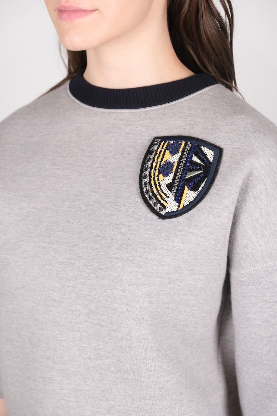 image 4 Свитшот серого цвета с эмблемой из пайеток