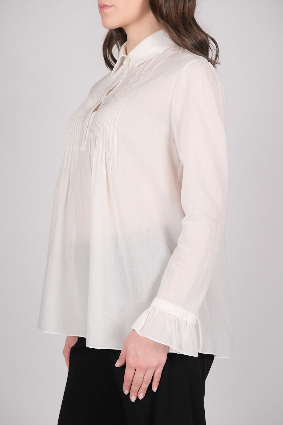 image 2 Блуза белого цвета с воланами на рукавах