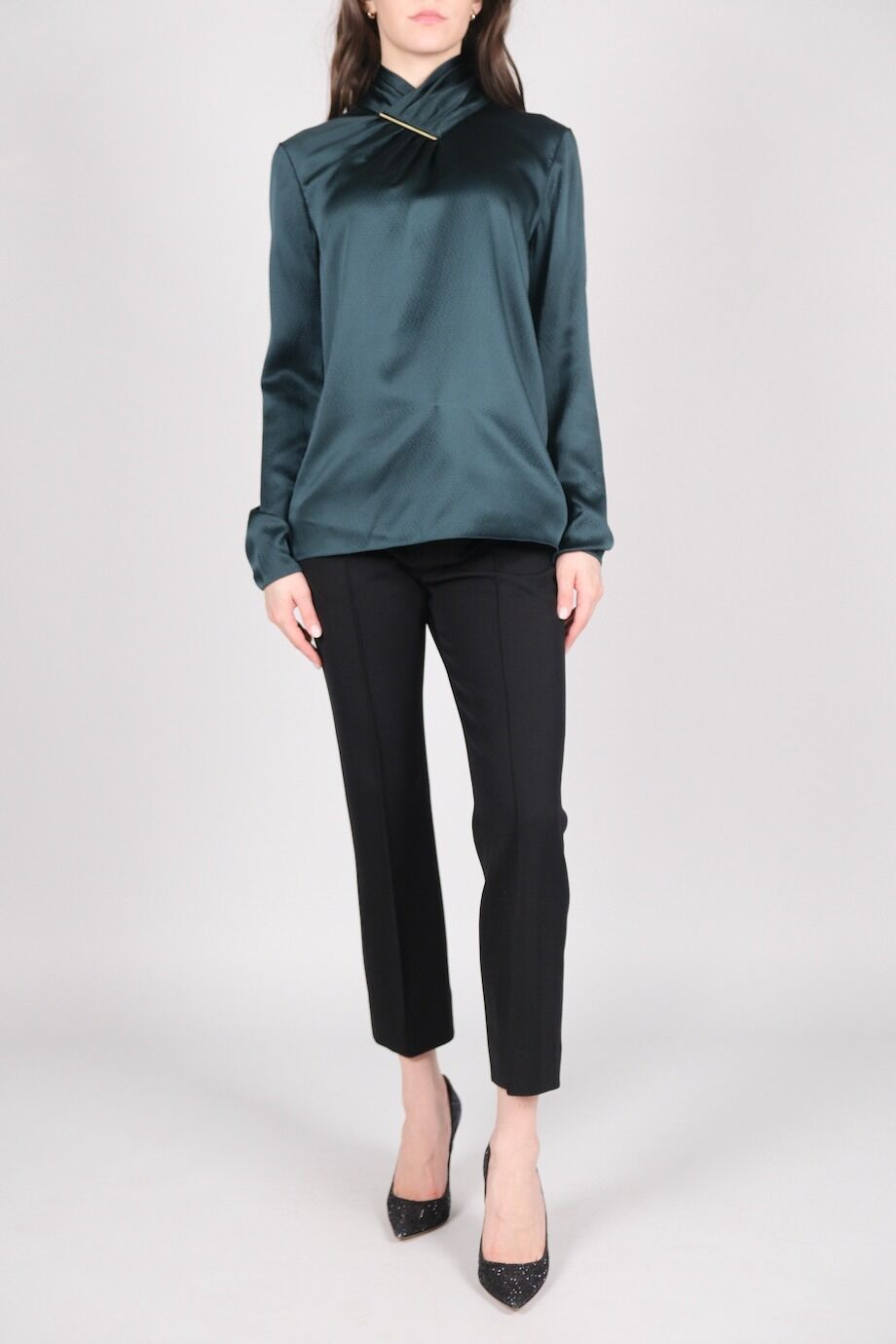 image 1 Брюки черного цвета со стрелками