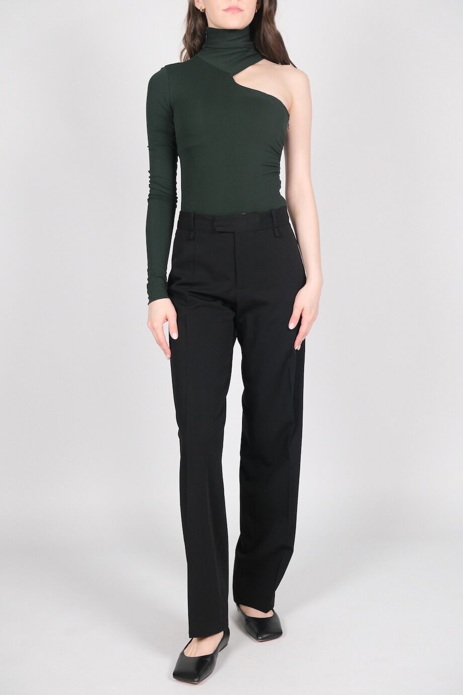 image 1 Брюки прямого кроя черного цвета с карманом сзади