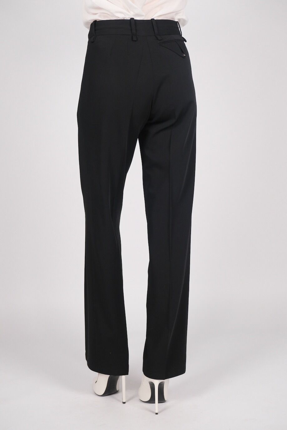 image 4 Брюки прямого кроя черного цвета с карманом сзади