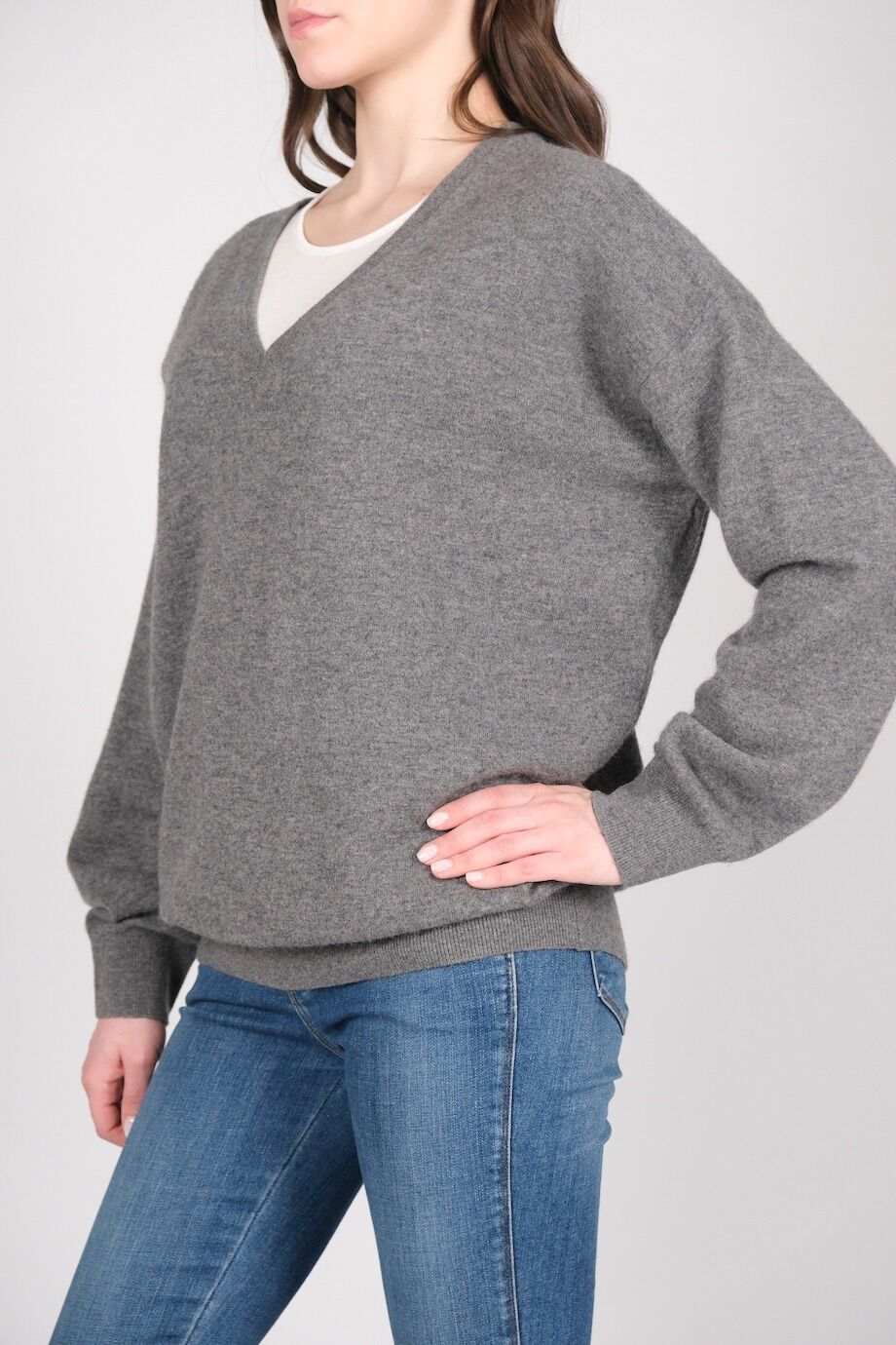 image 2 Шелковый свитер серого цвета