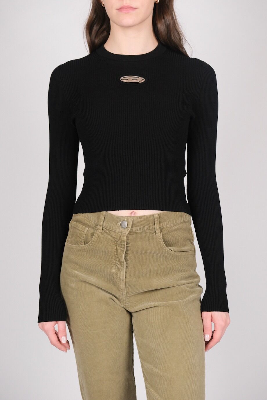 image 1 Лонгслив черного цвета с металлическим лого