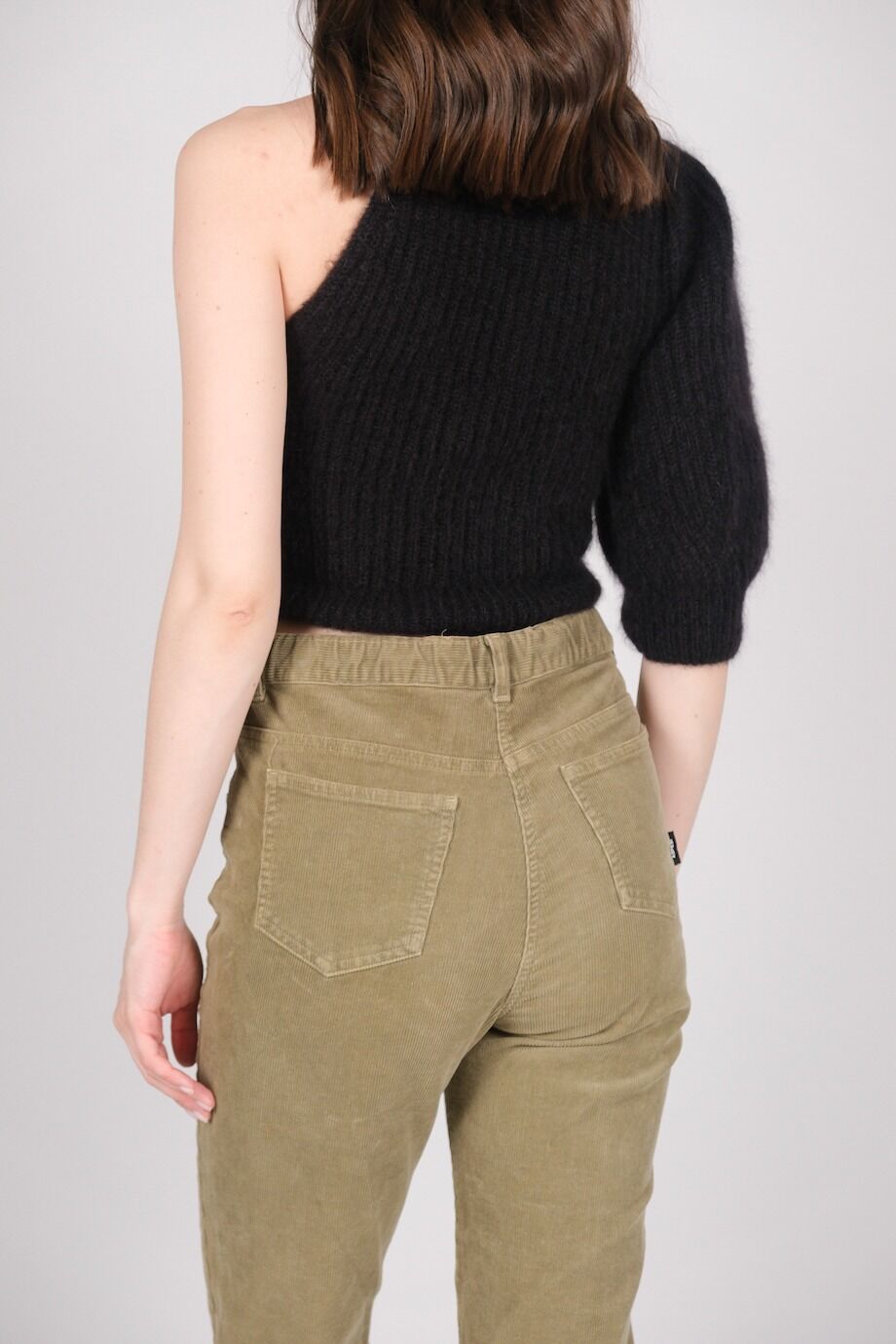 image 3 Укороченный свитер из мохера с асимметричным рукавом