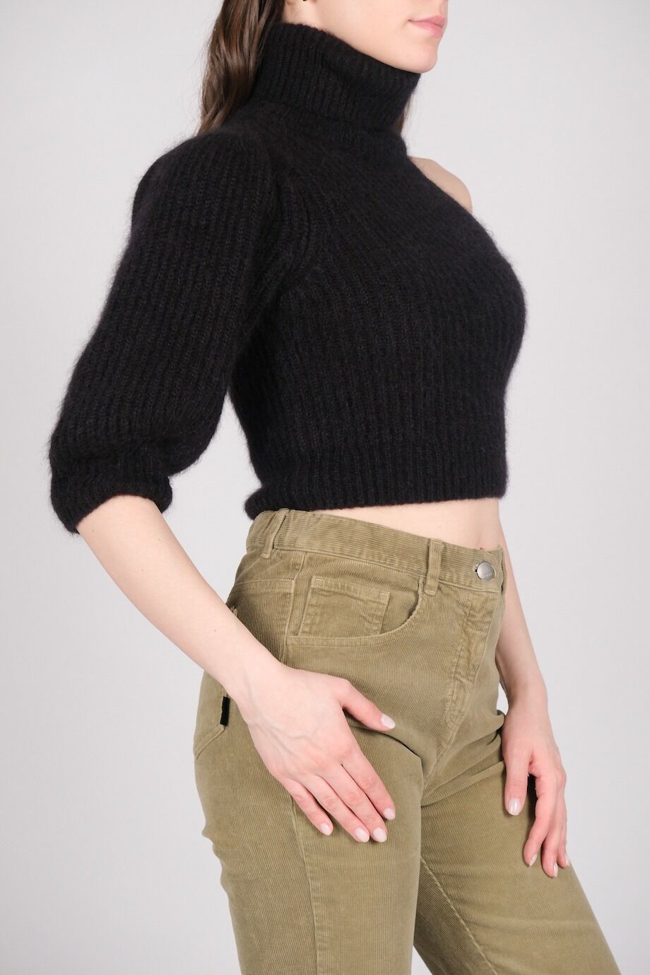 image 5 Укороченный свитер из мохера с асимметричным рукавом