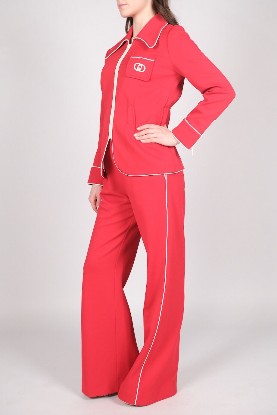 image 2 Брючный костюм красного цвета