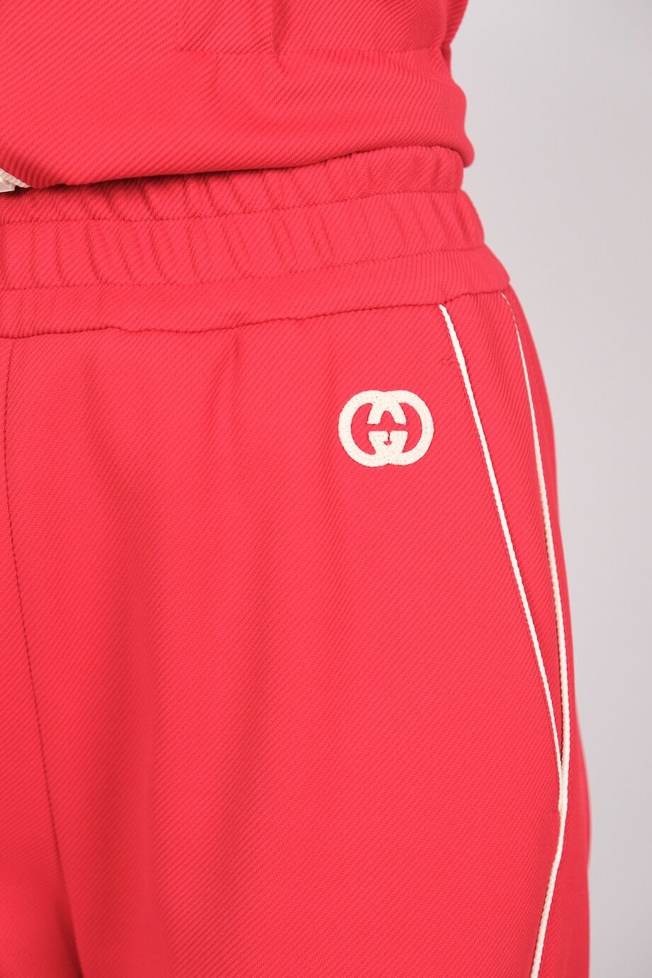 image 8 Брючный костюм красного цвета