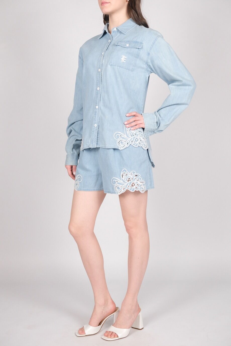 image 2 Джинсовый костюм голубого цвета с кружевом