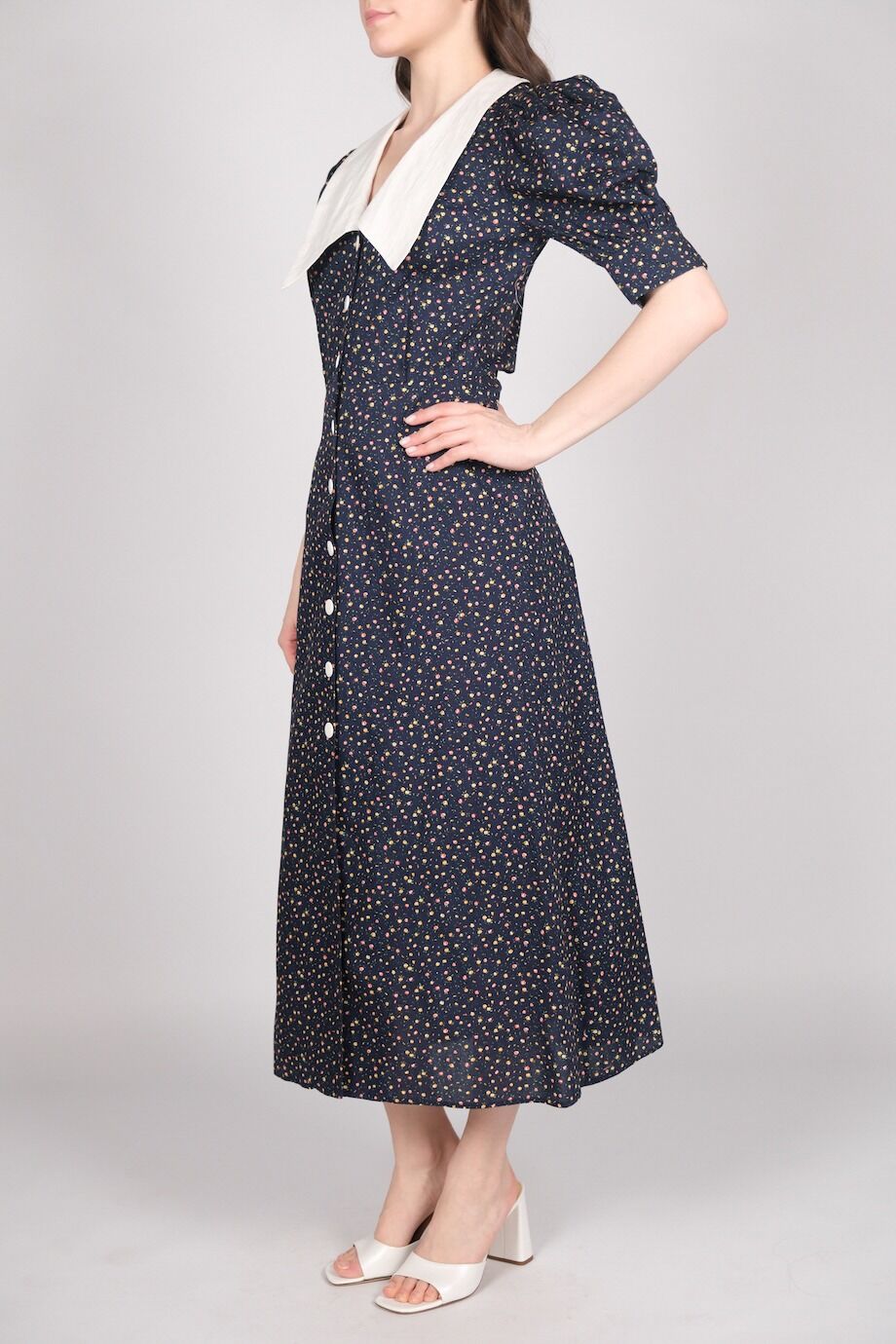image 2 Платье темно-синего цвета в мелкий цветочек с белым воротничком