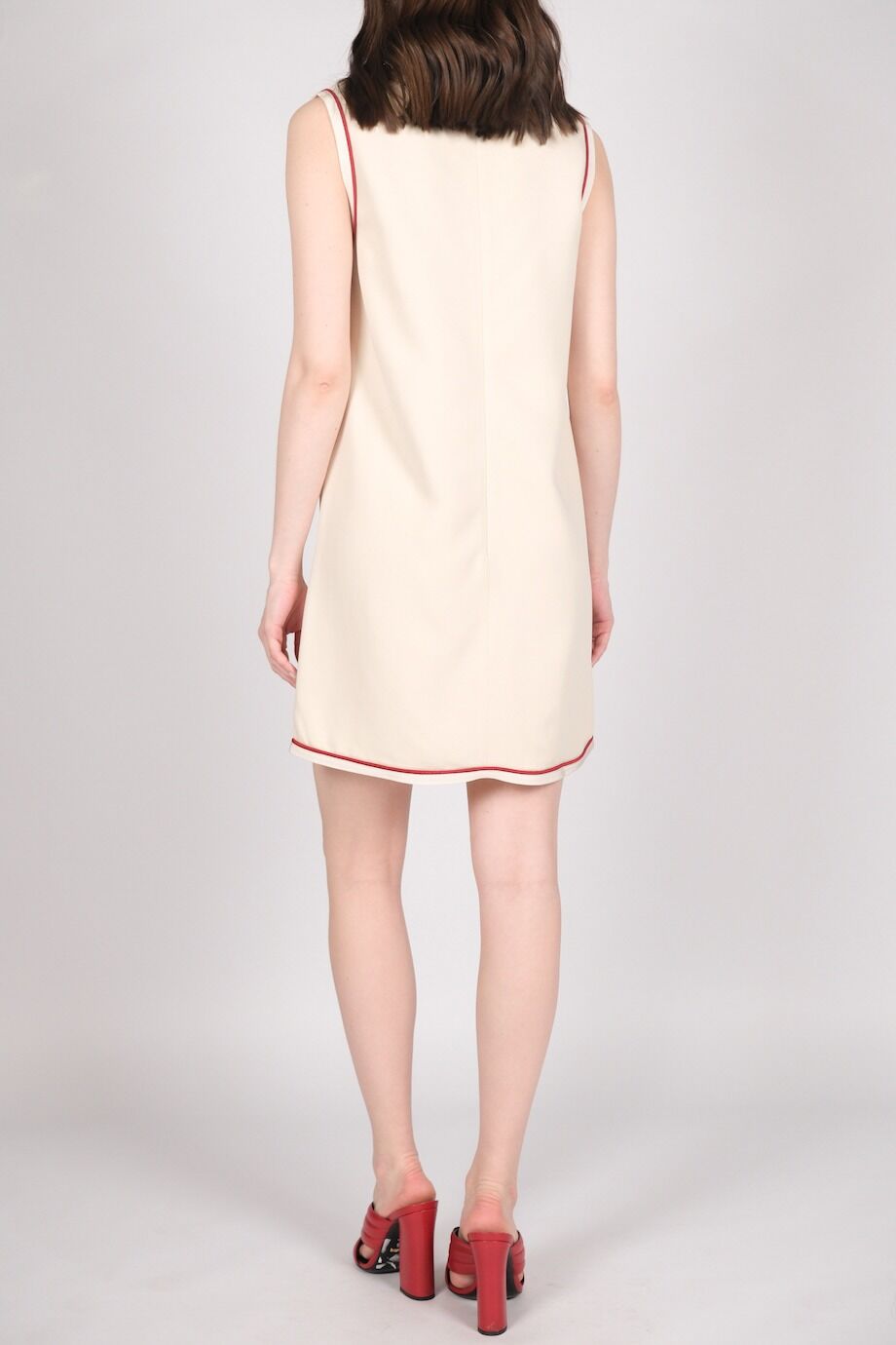 image 3 Платье молочного цвета с красной окантовкой