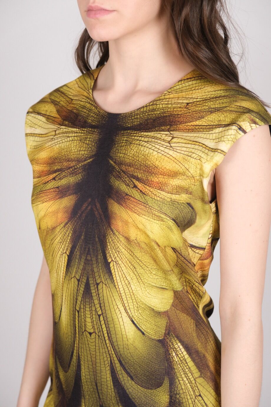 image 4 Платье зеленого цвета без рукавов с принтом крылья стрекоз