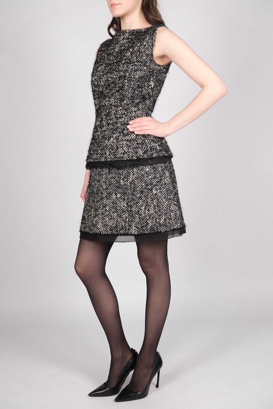 image 2 Костюм из букле с шелковой отделкой