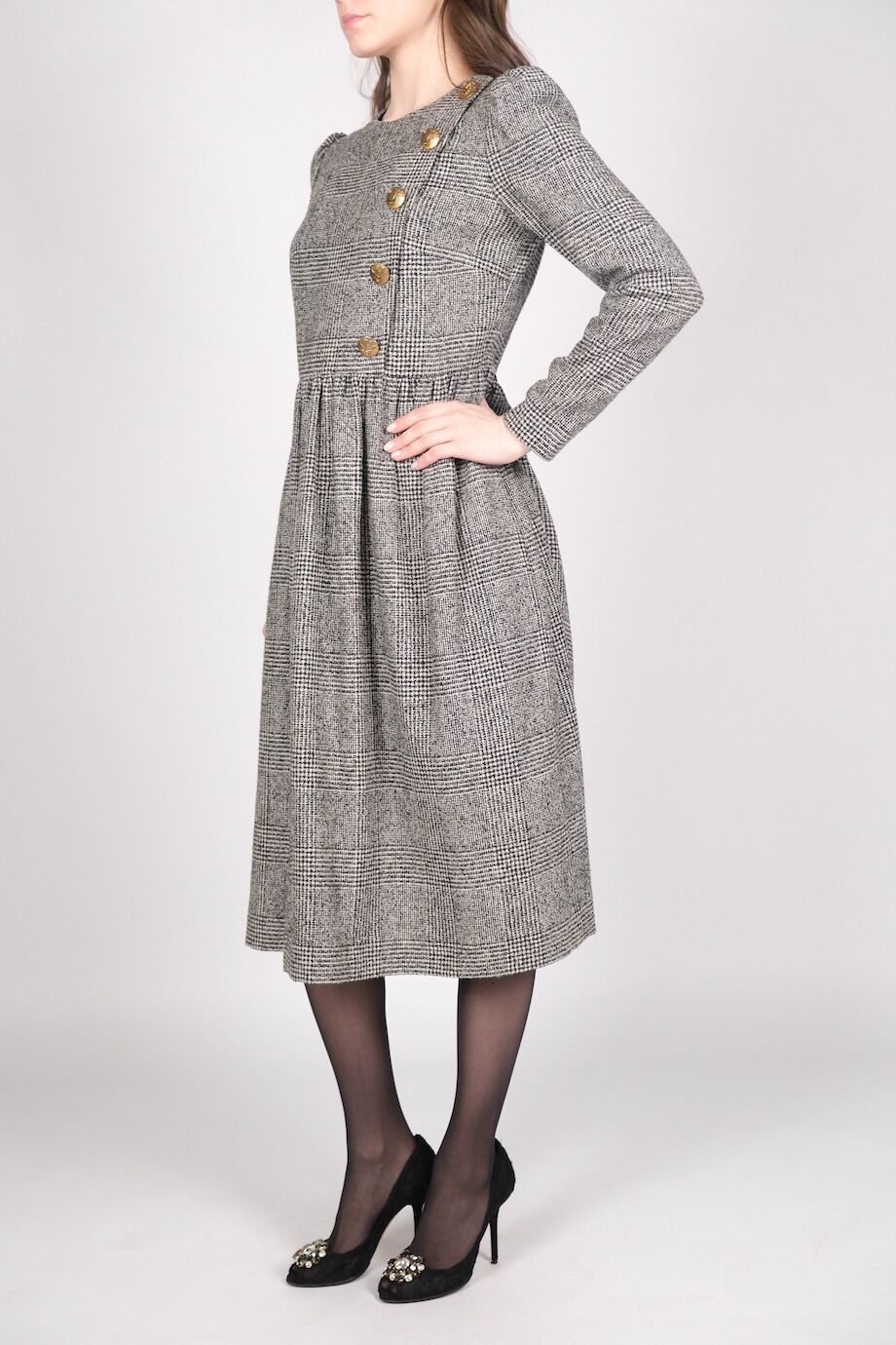 image 2 Платье в гусиную лапку с золотыми пуговицами