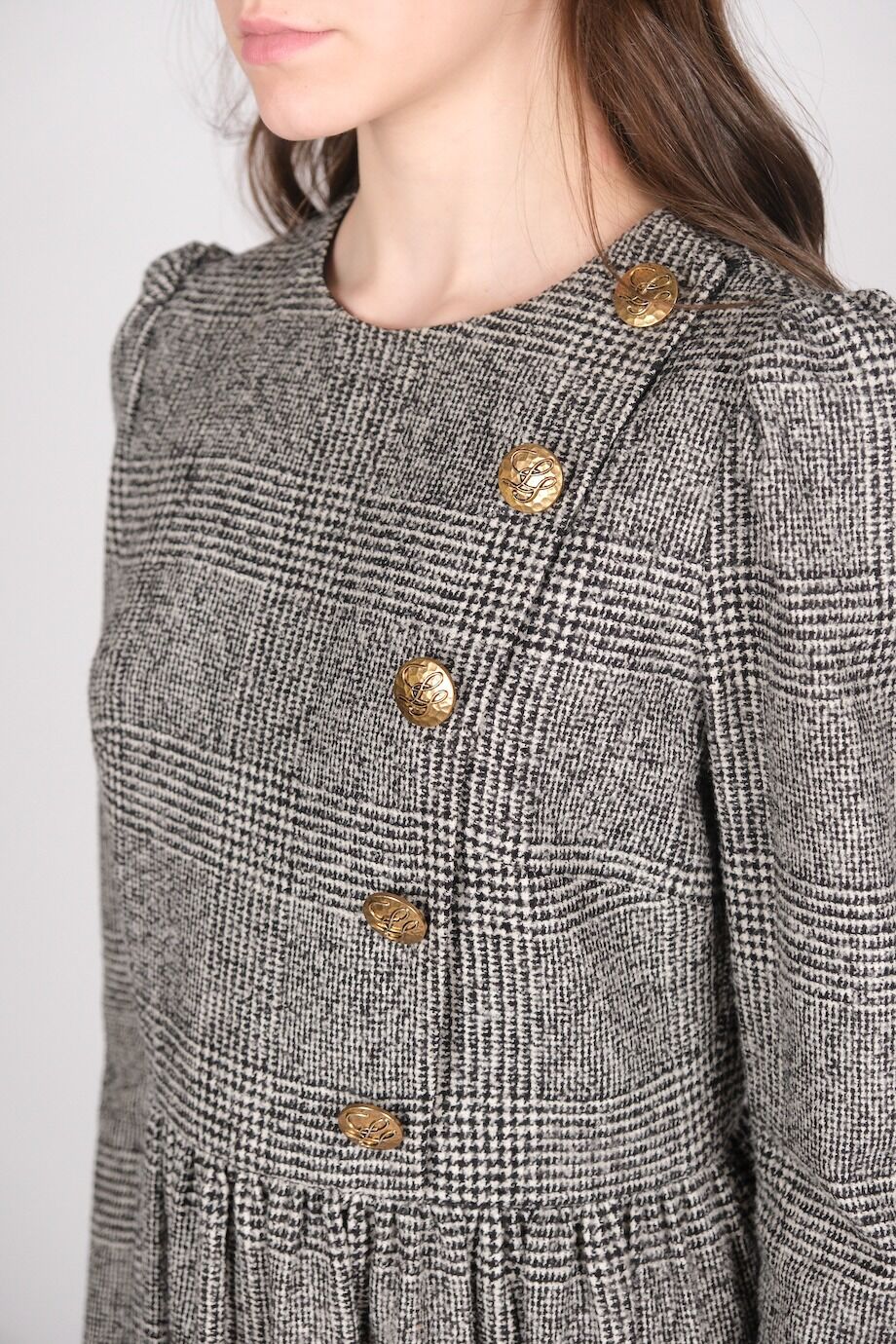 image 4 Платье в гусиную лапку с золотыми пуговицами